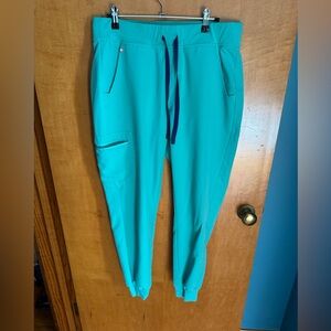 Women’s Figs Zamora in Surgical Green